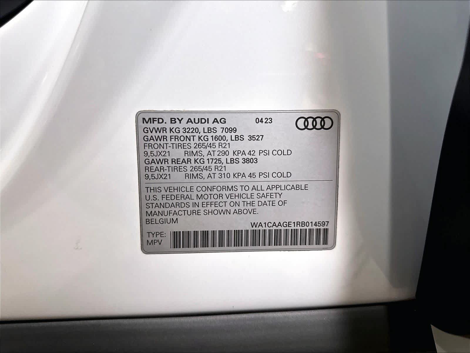 Used 2024 Audi Q8 e-tron Premium Plus w/ Premium Plus Package AWD/4WD image 35