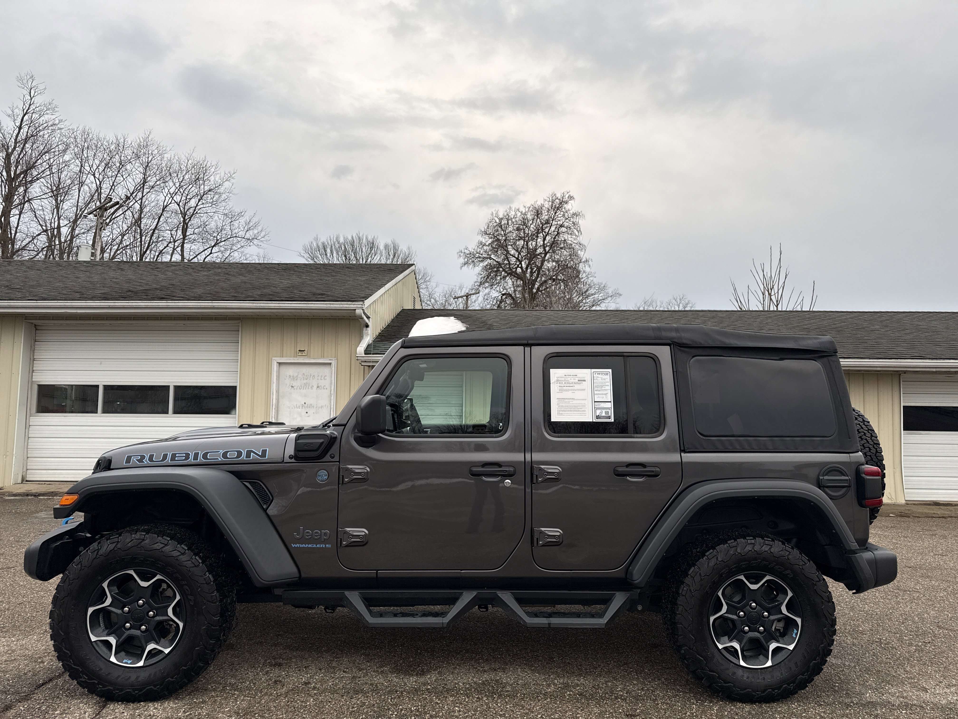 Used 2023 Jeep Wrangler Unlimited Rubicon 4xe image 9