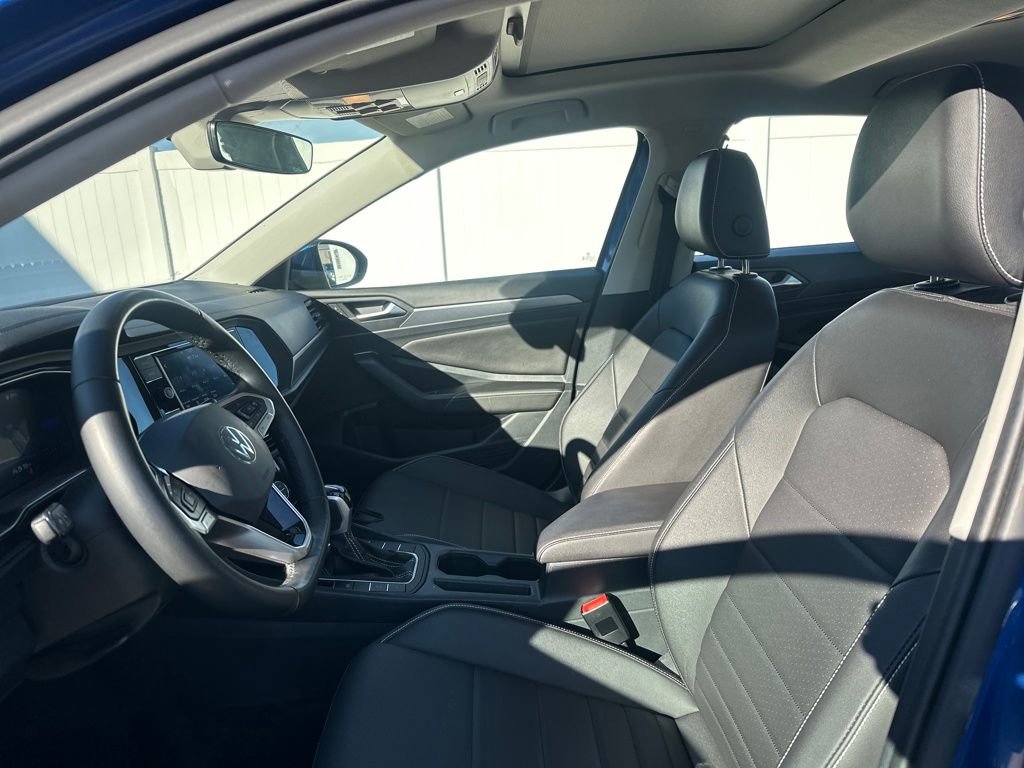 Used 2023 Volkswagen Jetta SE w/ Panoramic Sunroof Package image 49