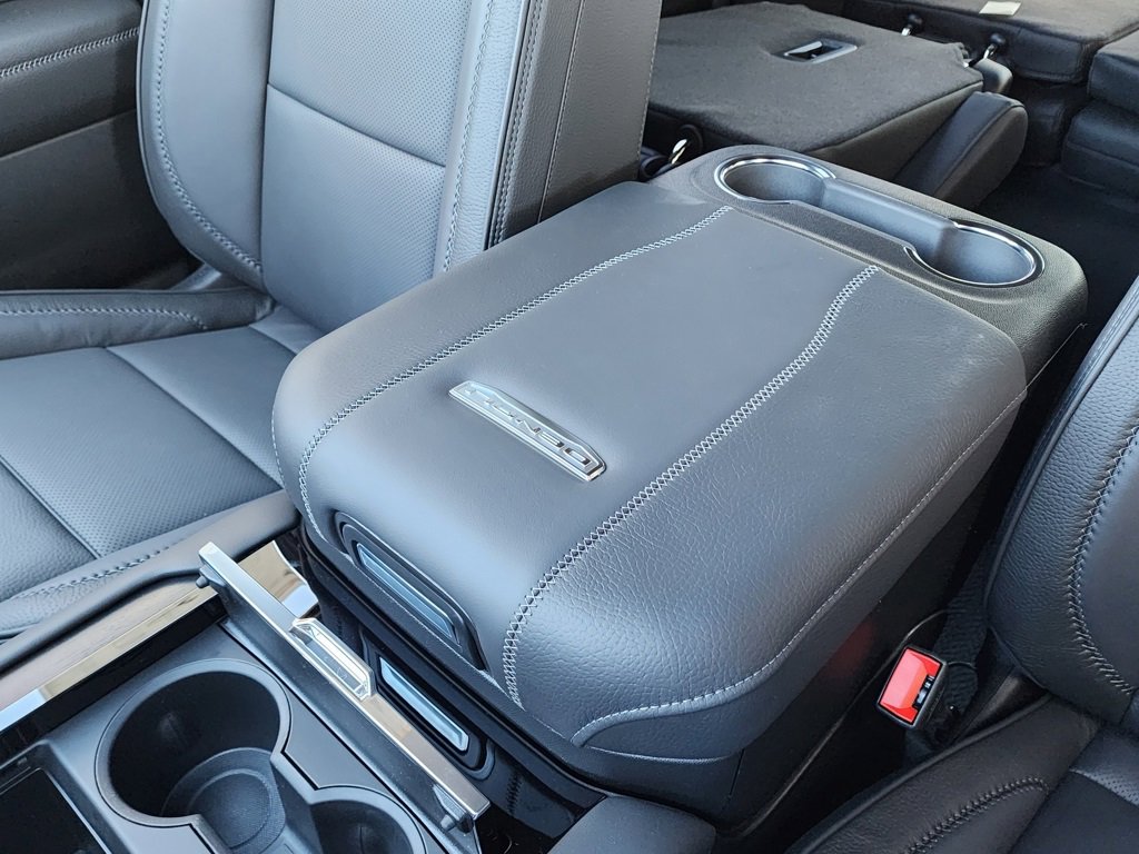 New 2026 GMC Yukon XL Denali w/ Denali Reserve Package image 37