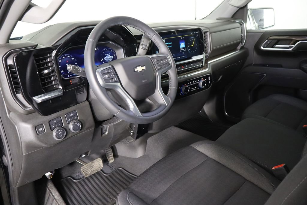 Used 2023 Chevrolet Silverado 1500 LT AWD/4WD image 25