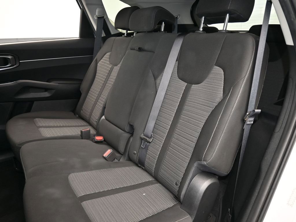 Used 2023 Kia Sorento LX image 28
