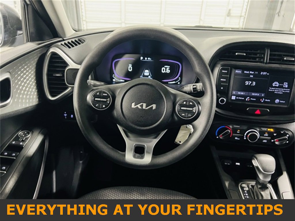 Used 2023 Kia Soul LX w/ LX Technology Package image 5