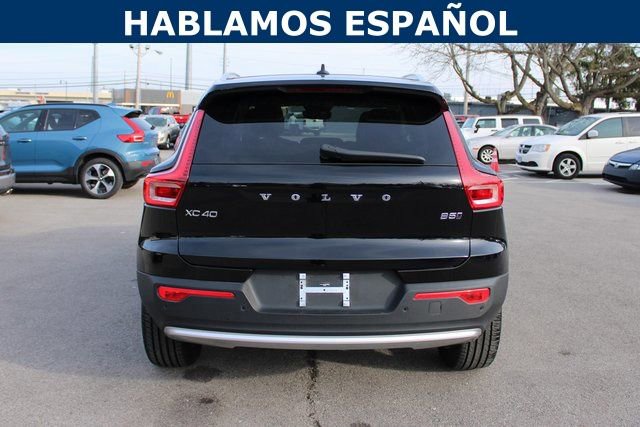 Used 2025 Volvo XC40 B5 Core image 4