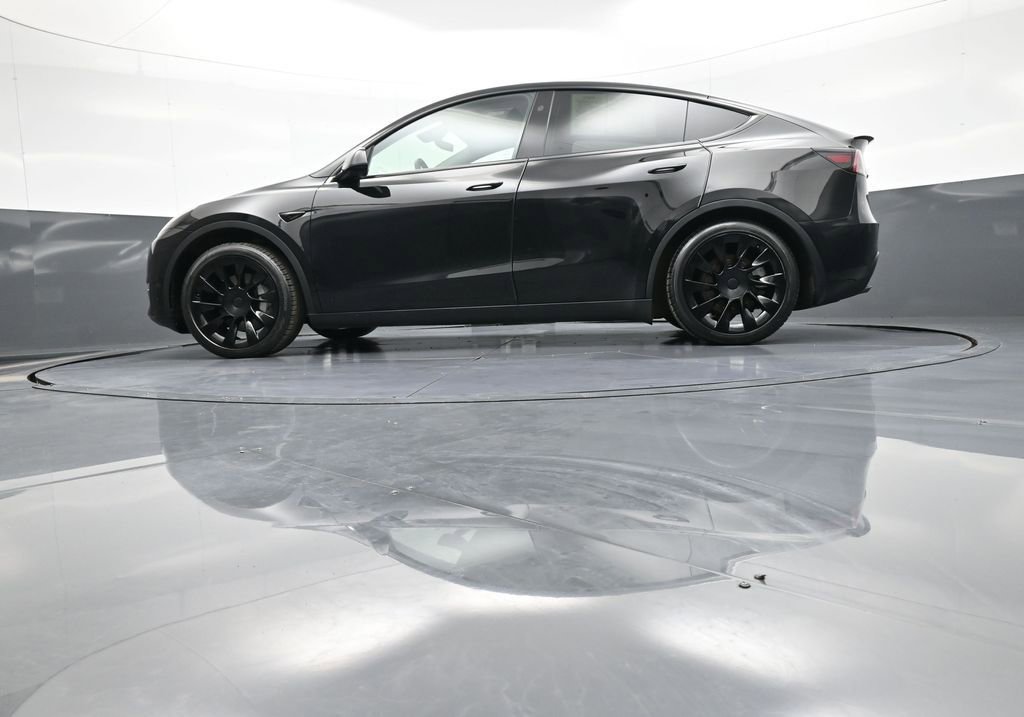 Used 2023 Tesla Model Y Long Range image 34