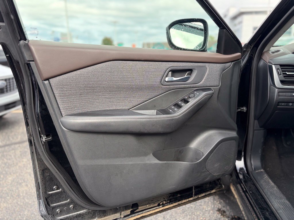 Used 2023 Nissan Rogue SV AWD/4WD image 17