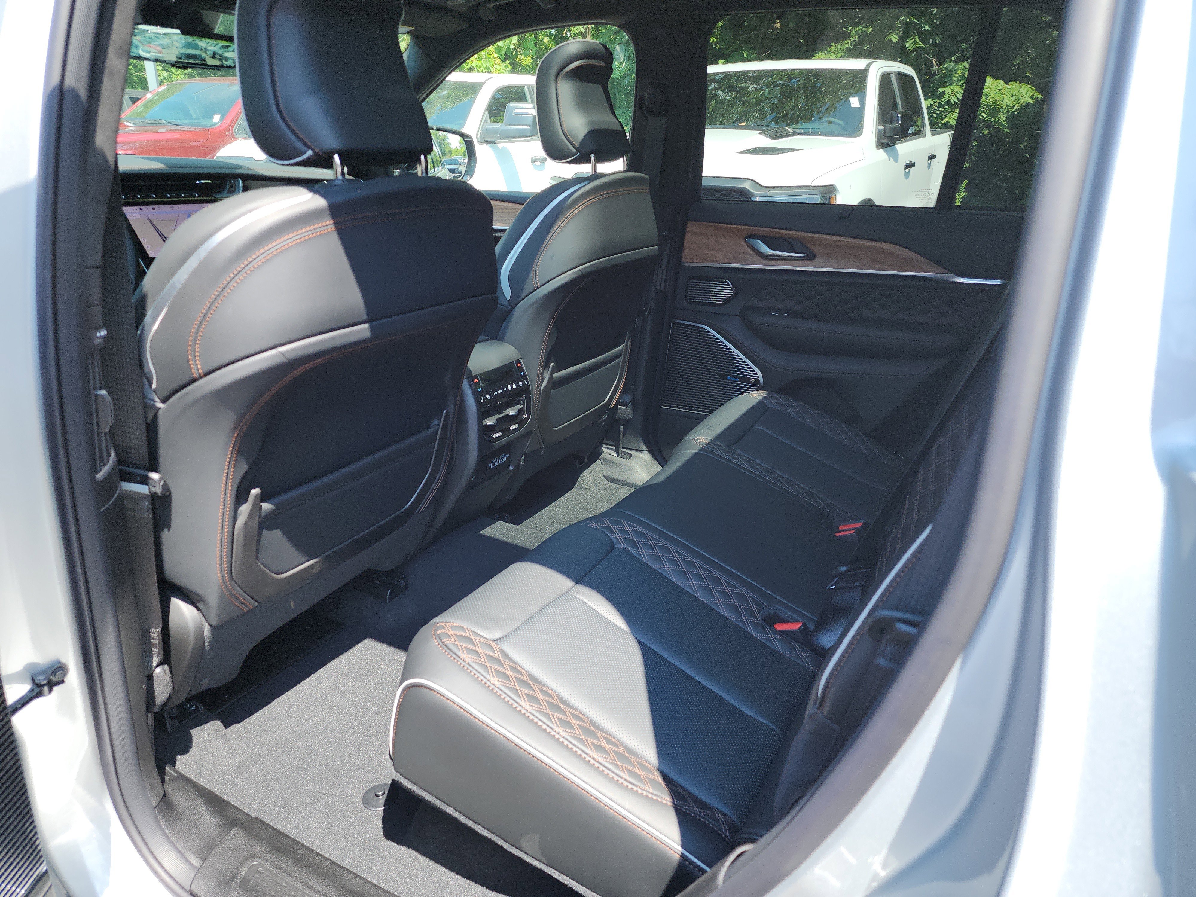 New 2025 Jeep Grand Cherokee Summit image 18
