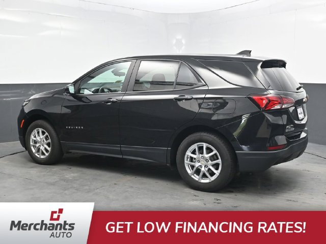 Used 2022 Chevrolet Equinox LS w/ LS Convenience Package AWD/4WD image 4