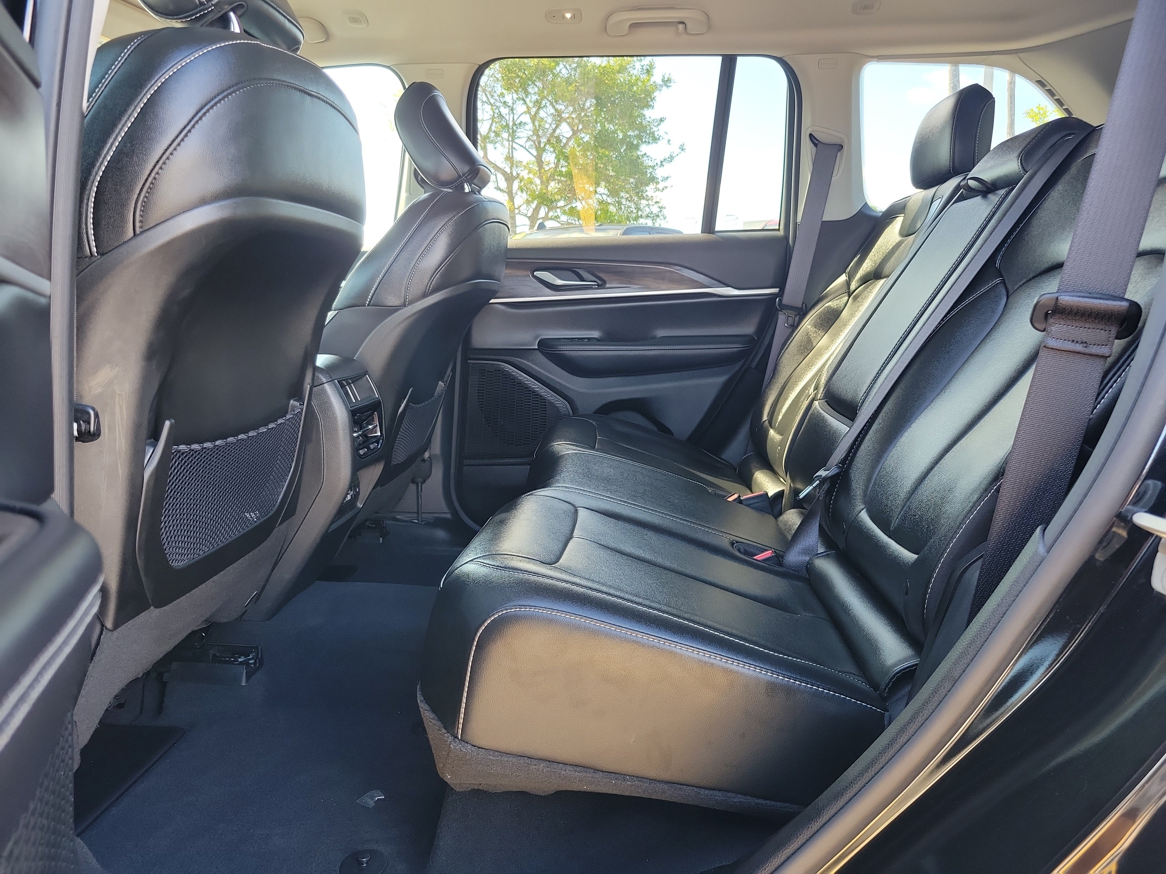 Used 2024 Jeep Grand Cherokee Limited w/ Black Appearance Package RWD image 9