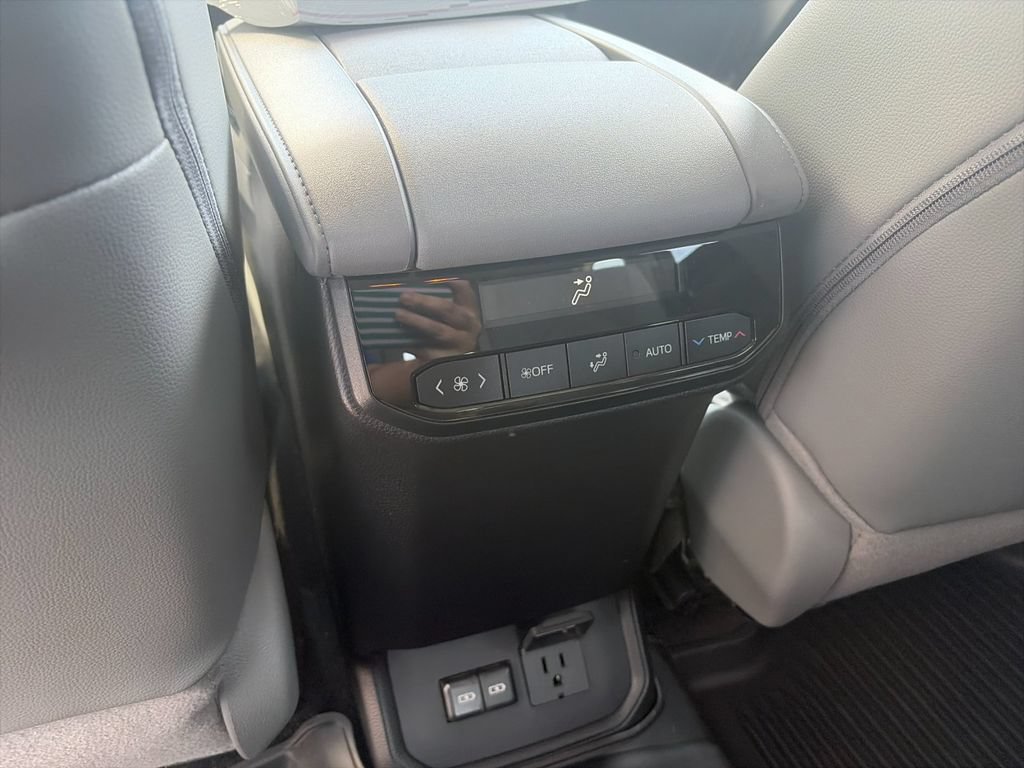 New 2026 Toyota Highlander Limited AWD/4WD image 14