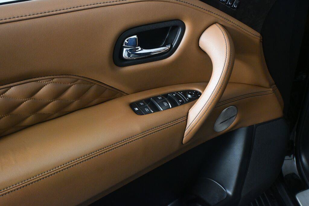 Used 2024 INFINITI QX80 Sensory AWD/4WD image 9