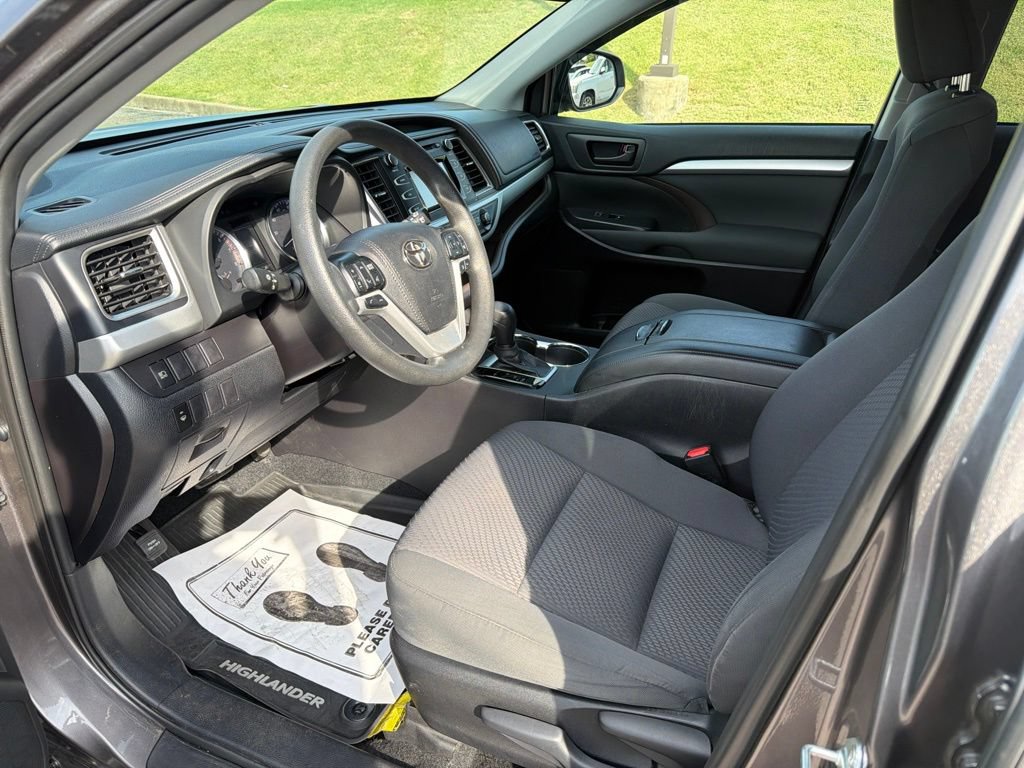 Used 2019 Toyota Highlander LE FWD image 22