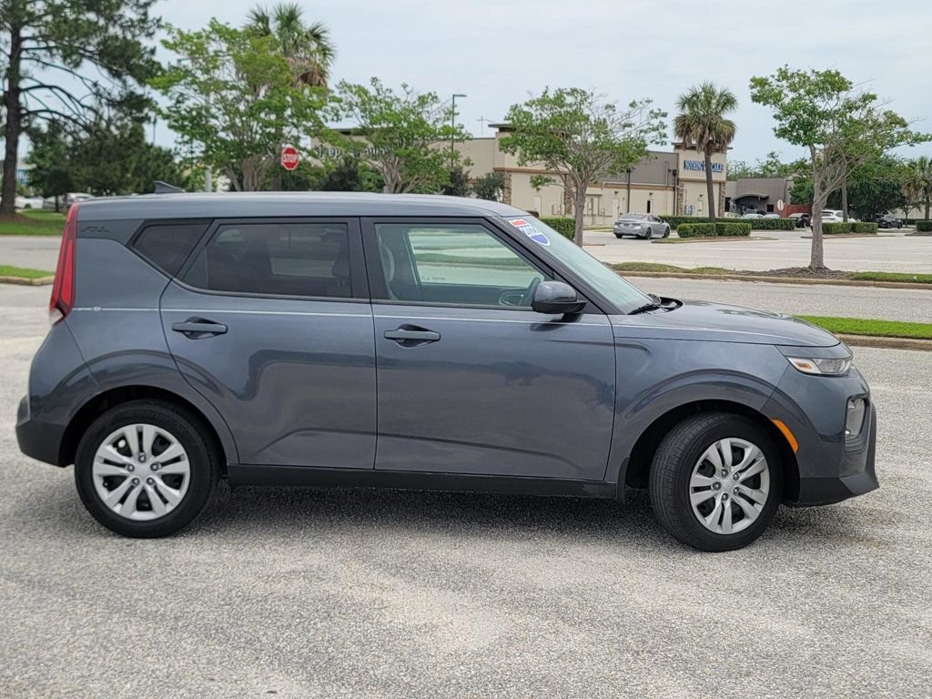Used 2022 Kia Soul LX image 29