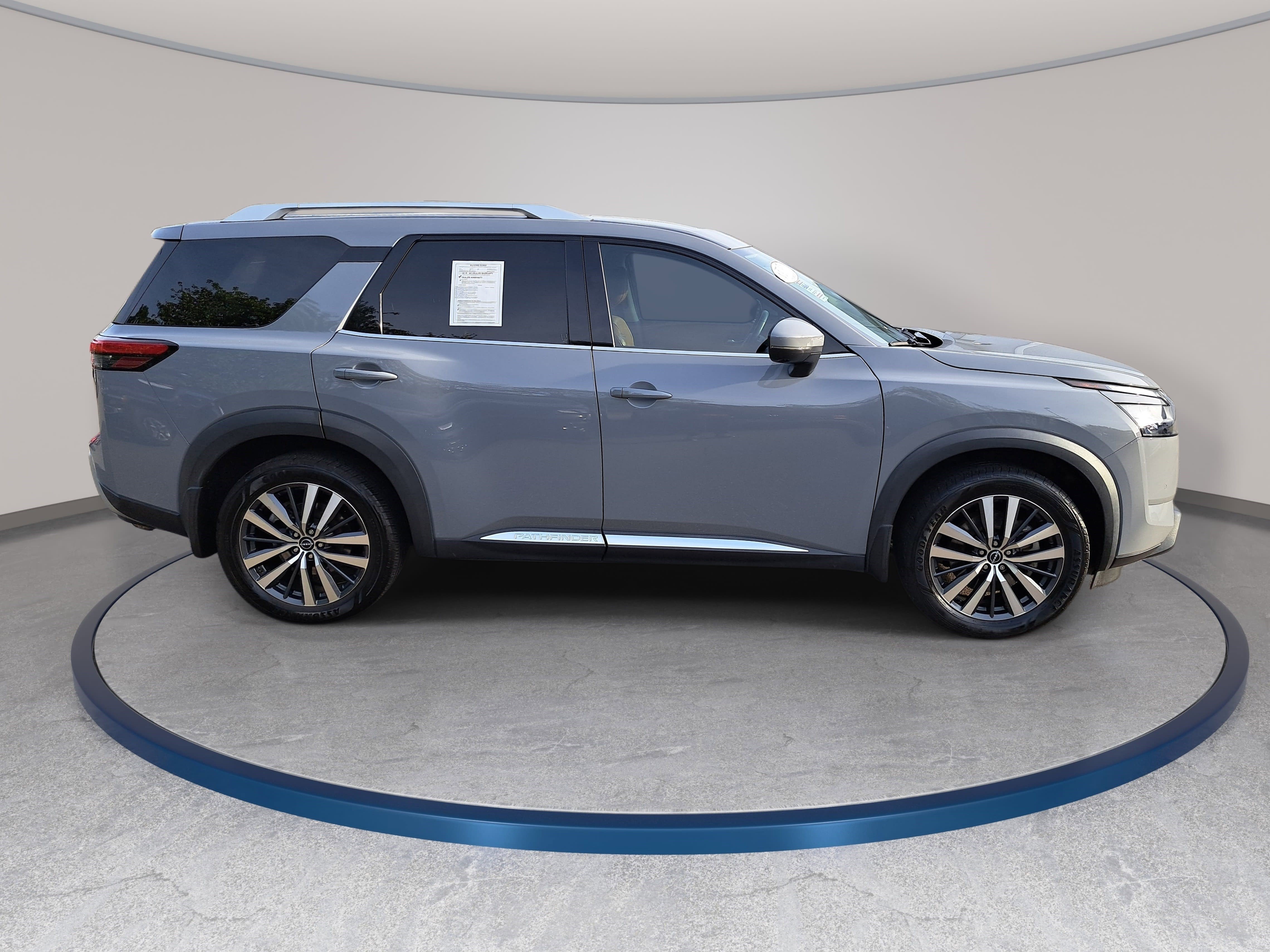 Used 2022 Nissan Pathfinder Platinum w/ Cargo Package image 4