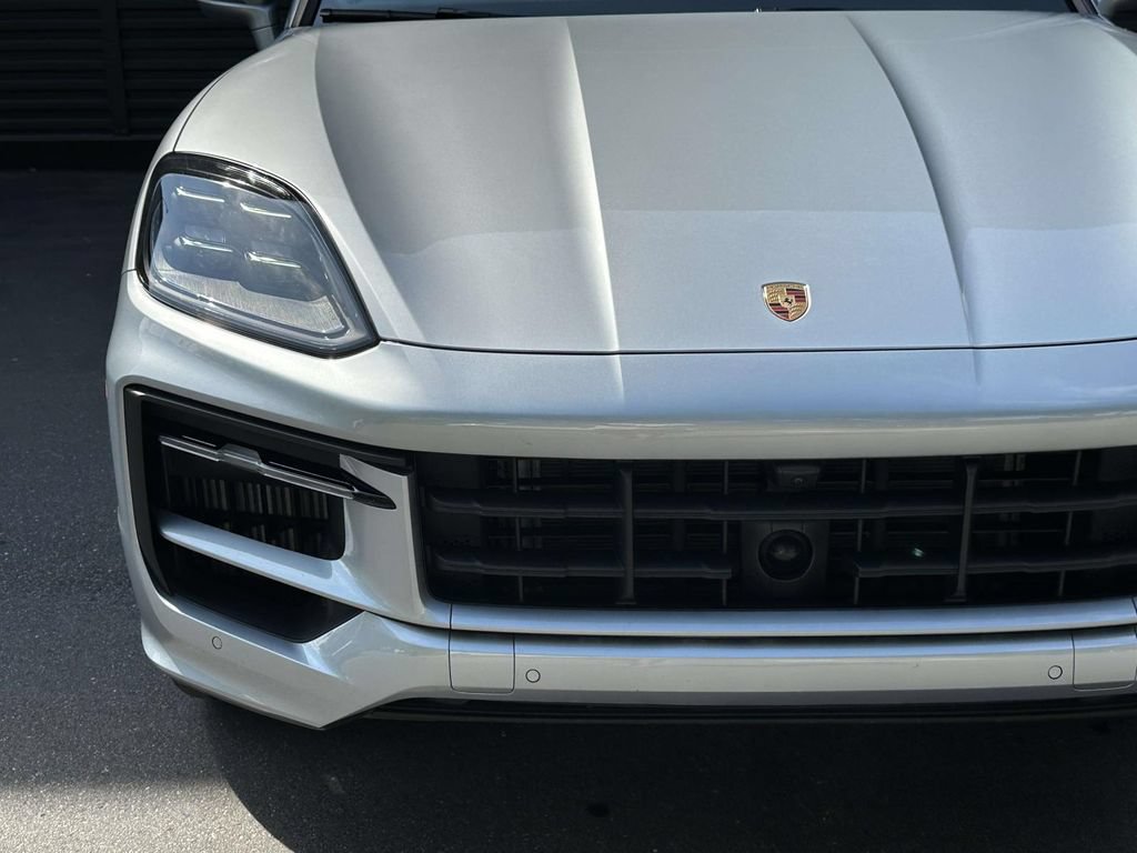 Certified 2026 Porsche Cayenne AWD/4WD image 10