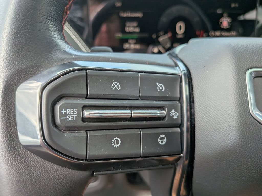 Used 2025 GMC Yukon AT4 Ultimate AWD/4WD image 12