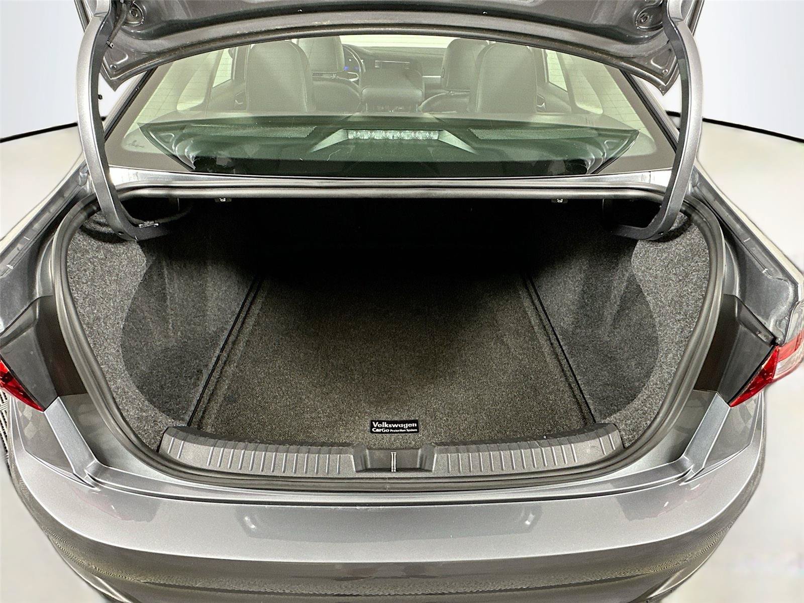 Used 2022 Volkswagen Jetta SE w/ Panoramic Sunroof Package FWD image 26