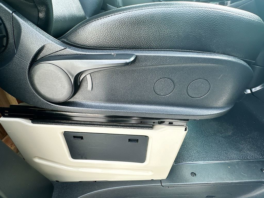 Used 2019 Freightliner Sprinter 144 image 23