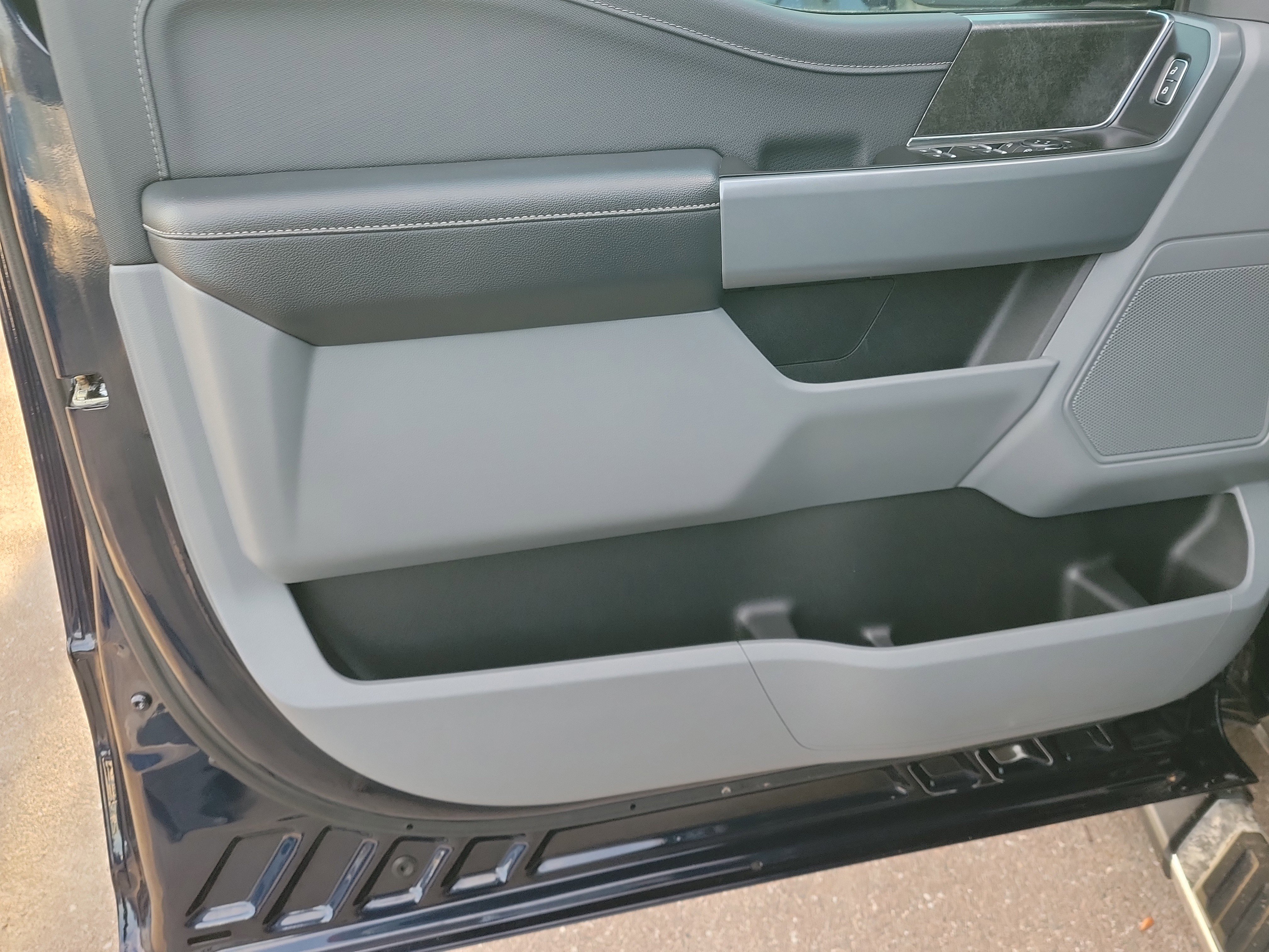 Used 2022 Ford F150 XLT w/ Equipment Group 301A Mid image 15