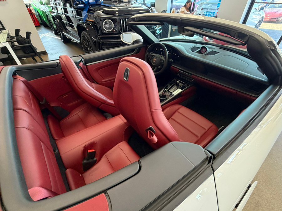 Used 2024 Porsche 911 Carrera 4S AWD/4WD image 18