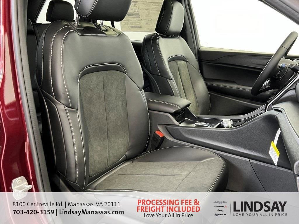 New 2025 Jeep Grand Cherokee Altitude image 12