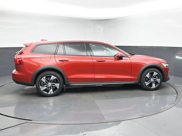 Used 2024 Volvo V60 B5 Cross Country Plus w/ Climate Package AWD/4WD image 9