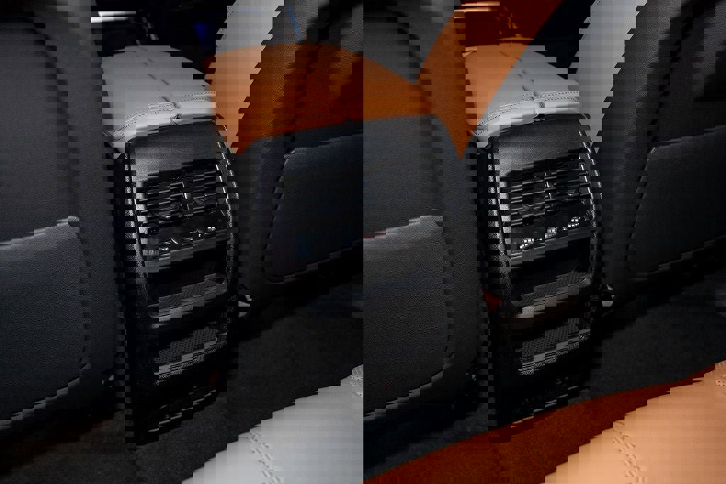 New 2026 BMW X5 xDrive50e w/ Premium Package image 37