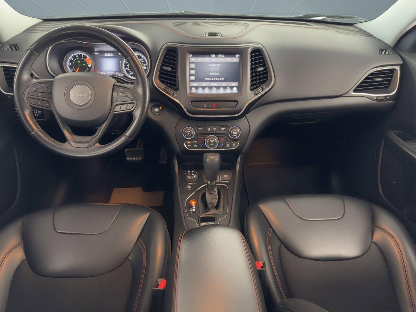 Used 2019 Jeep Cherokee Trailhawk AWD/4WD image 25