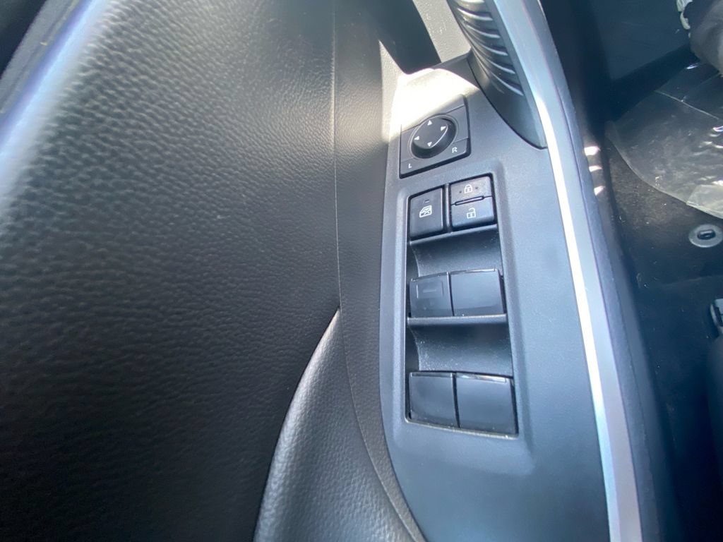 Used 2023 Toyota RAV4 LE AWD/4WD image 17