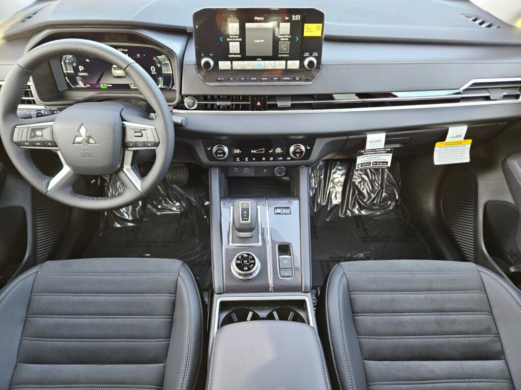 New 2025 Mitsubishi Outlander SE image 13