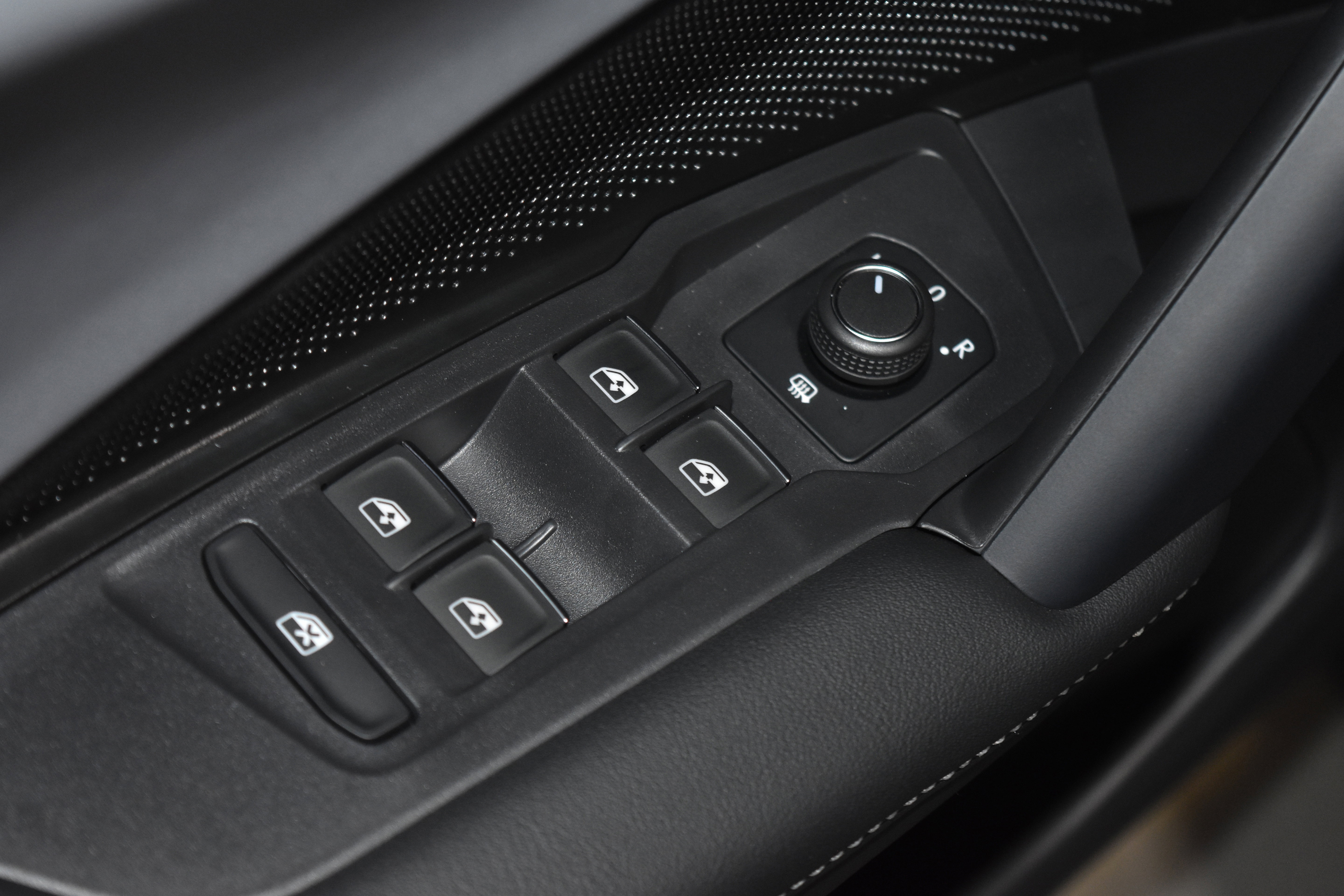 New 2026 Volkswagen Tiguan SE image 4