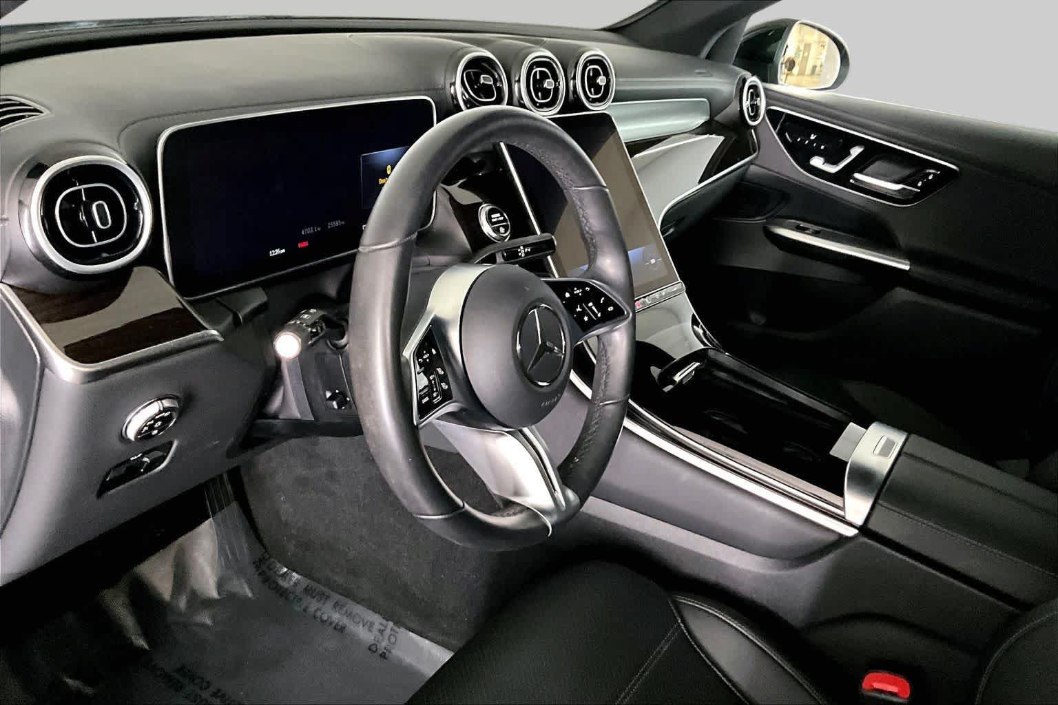 Used 2023 Mercedes-Benz GLC 300 4MATIC image 35