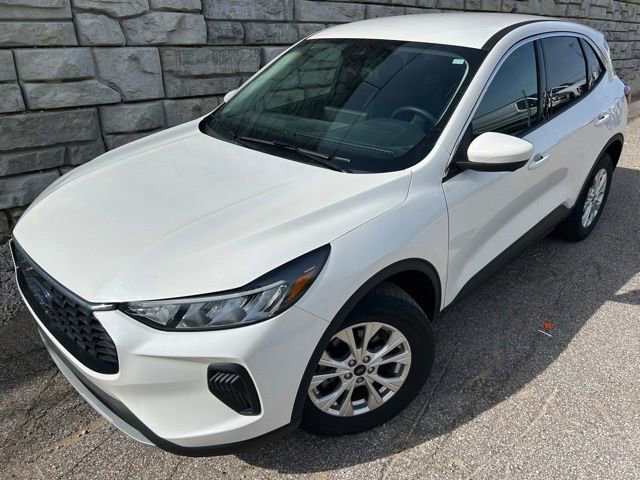 Used 2023 Ford Escape Active w/ Tech Pack #2 AWD/4WD image 1