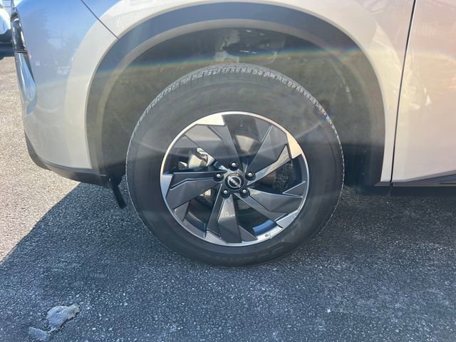 Used 2024 Nissan Rogue SV image 10