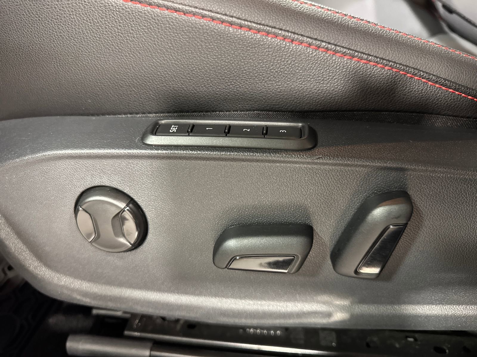 Used 2025 Volkswagen Jetta GLI Autobahn image 24