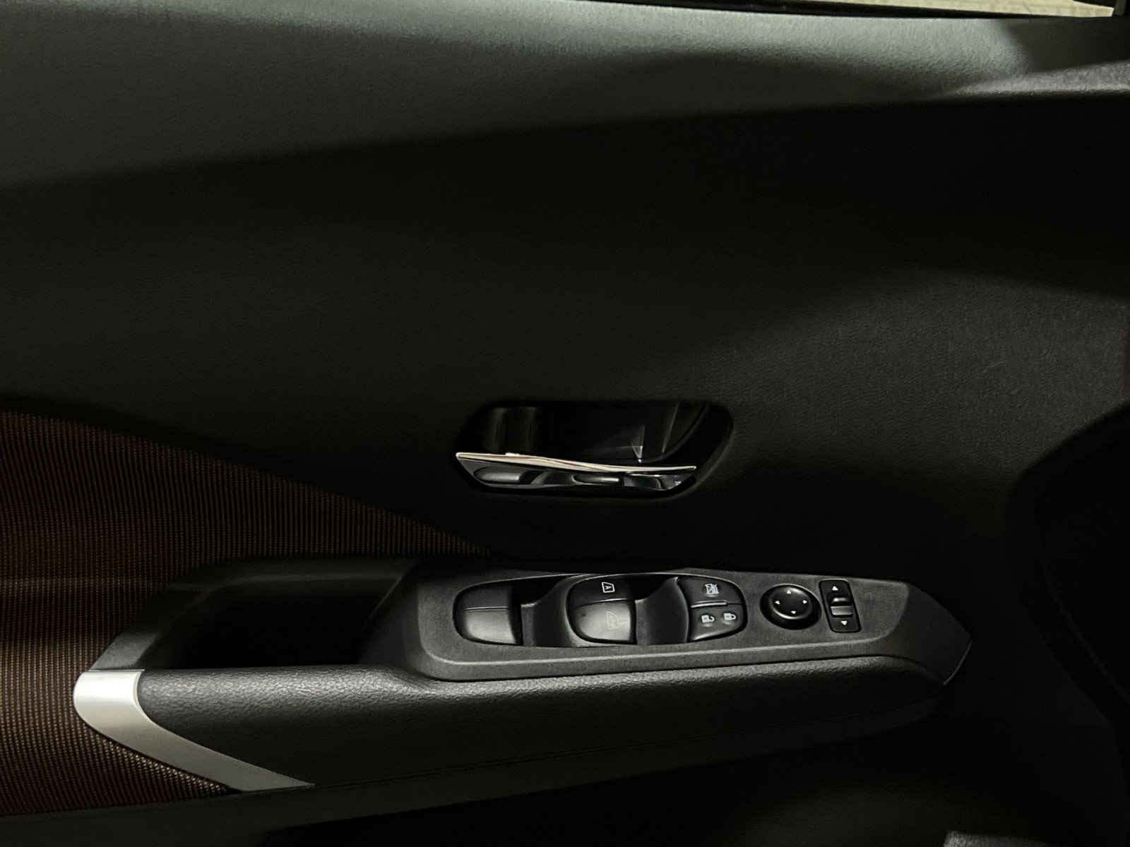 Used 2023 Nissan Kicks SR FWD image 20