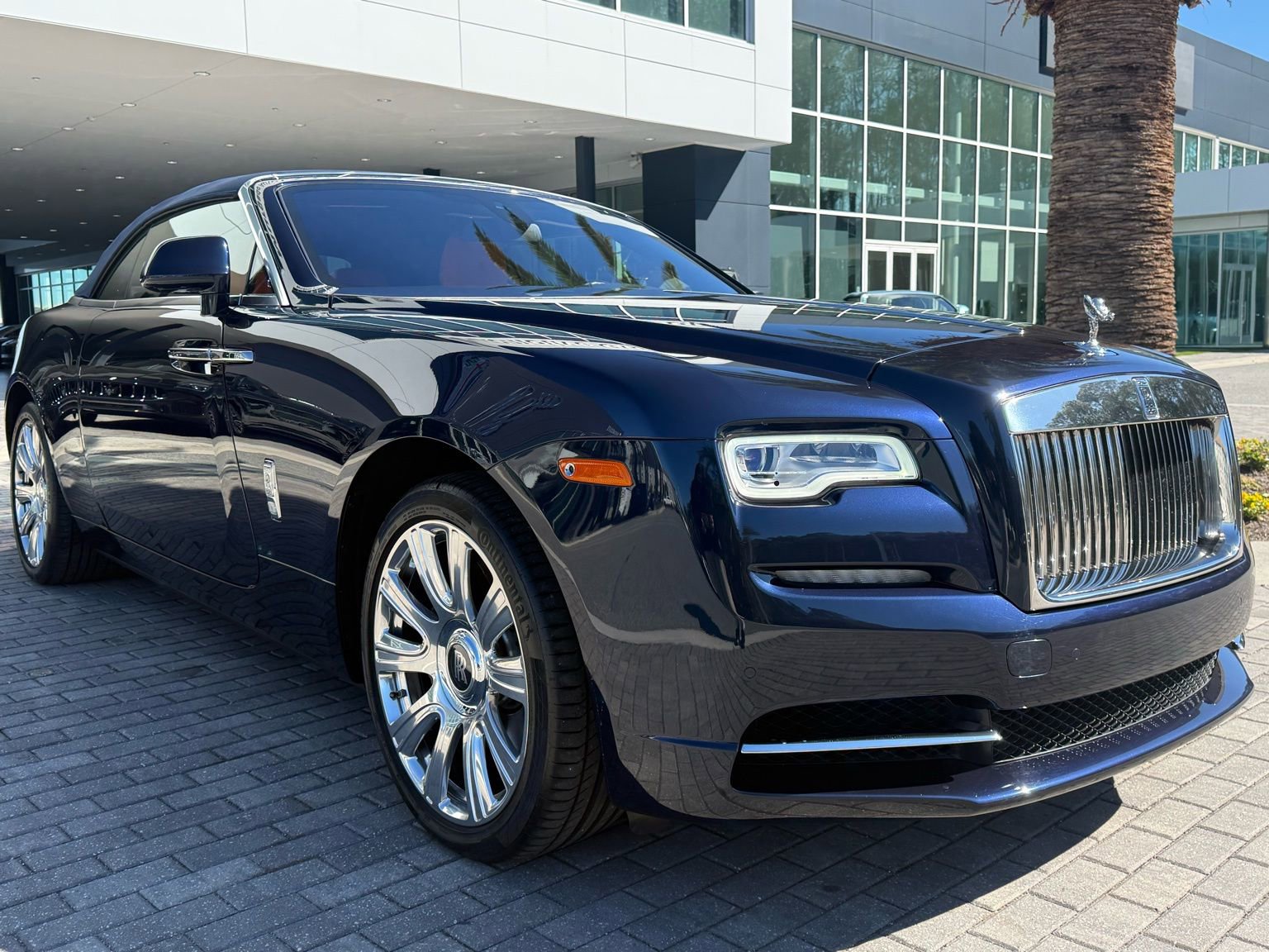 Used 2018 Rolls-Royce Dawn image 7