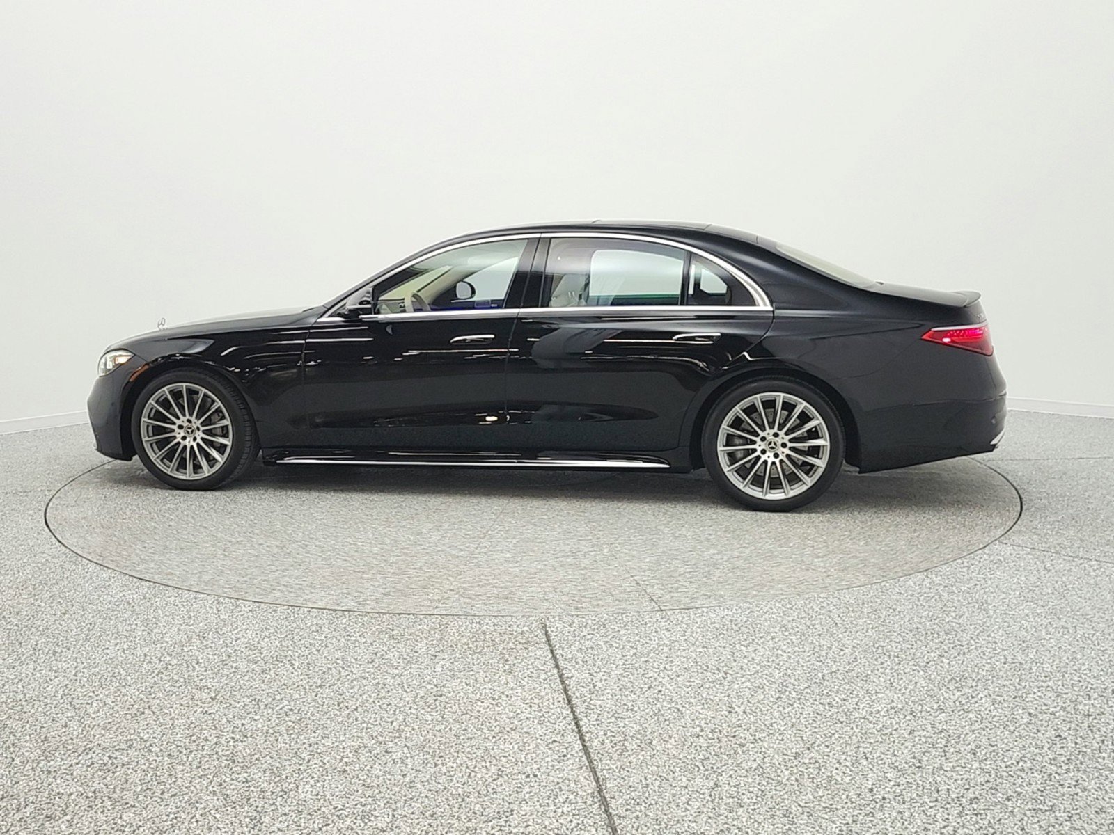 Certified 2023 Mercedes-Benz S 500 4MATIC image 9