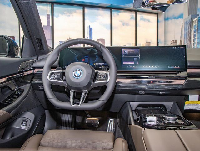Used 2026 BMW 550e xDrive w/ Premium Package image 13