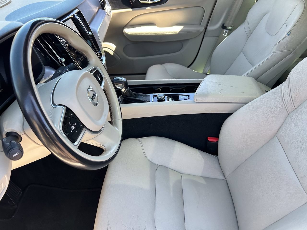 Used 2020 Volvo S60 T6 Momentum AWD/4WD image 27