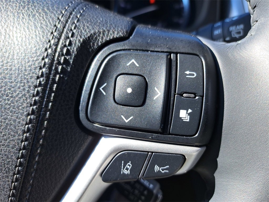 Used 2019 Toyota Highlander XLE image 18