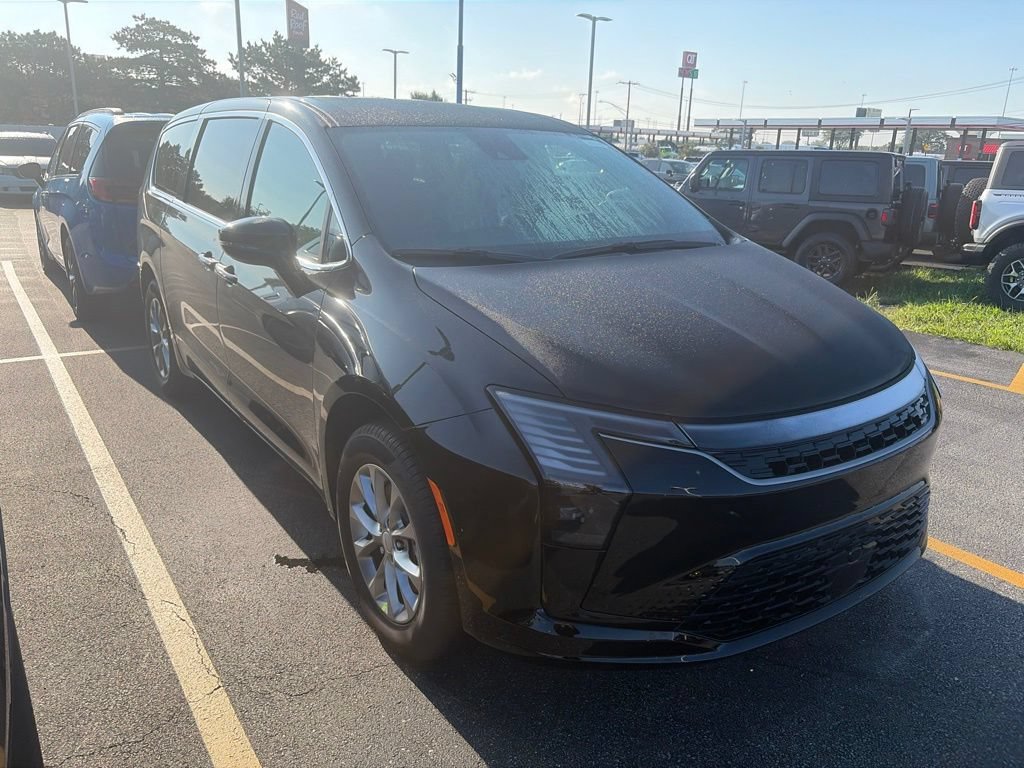 New 2027 Chrysler Pacifica Select AWD/4WD image 3