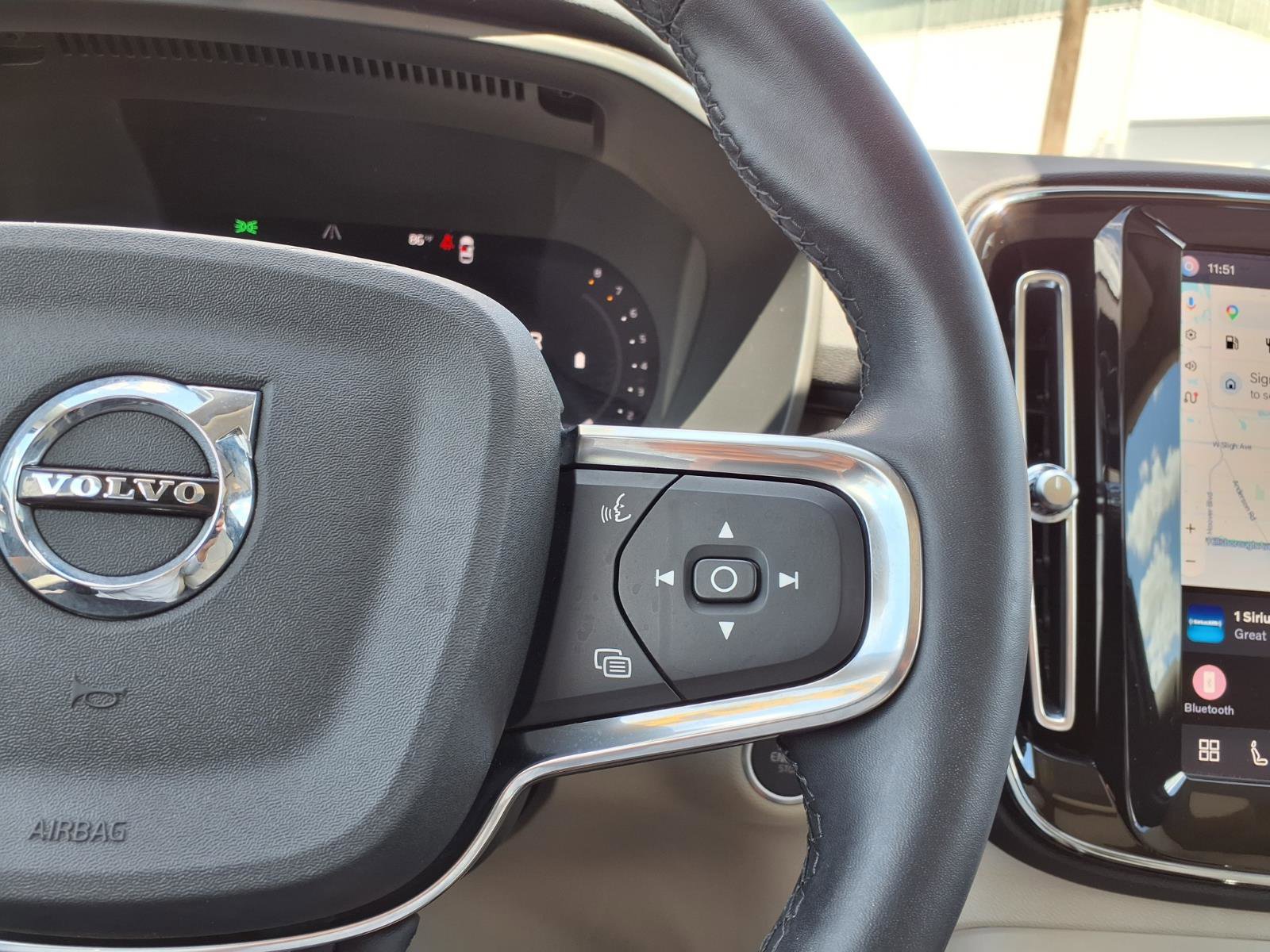 Certified 2023 Volvo XC40 B5 Plus AWD/4WD image 30