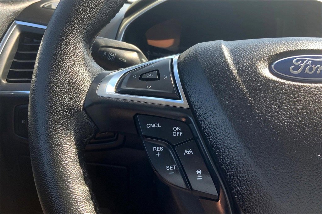 Used 2020 Ford Edge Titanium image 18