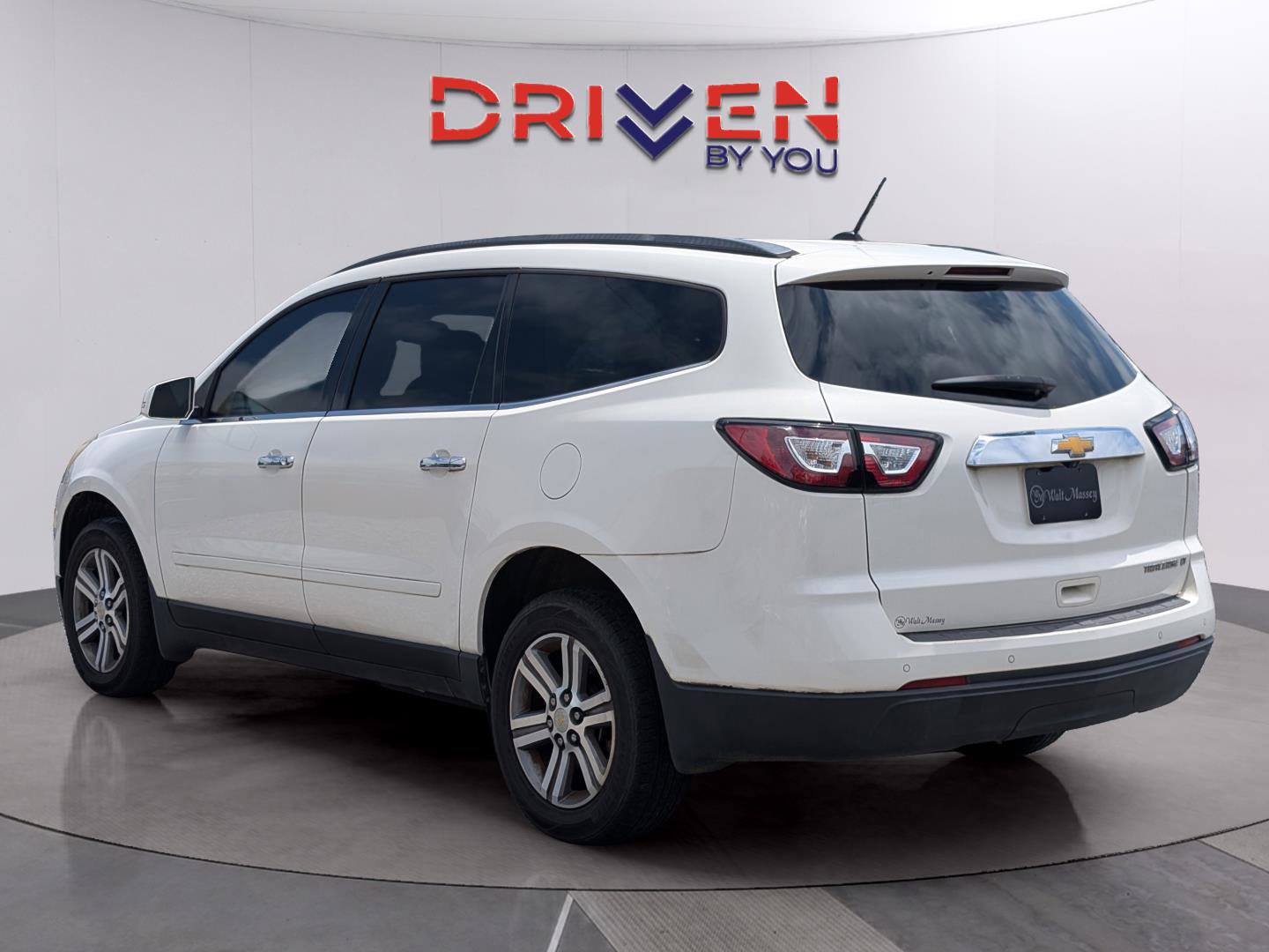 Used 2015 Chevrolet Traverse LT FWD image 3