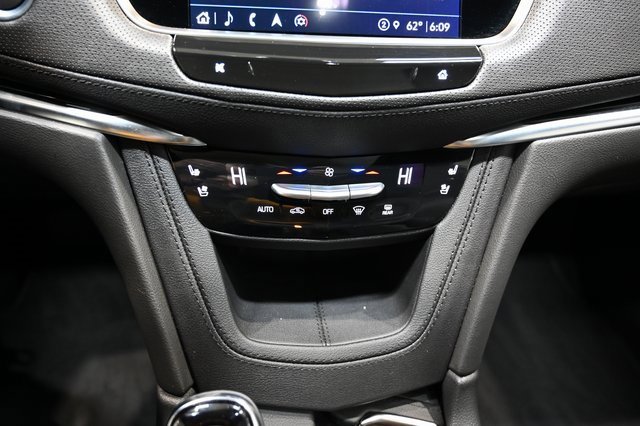 Used 2025 Cadillac XT5 Premium Luxury image 17