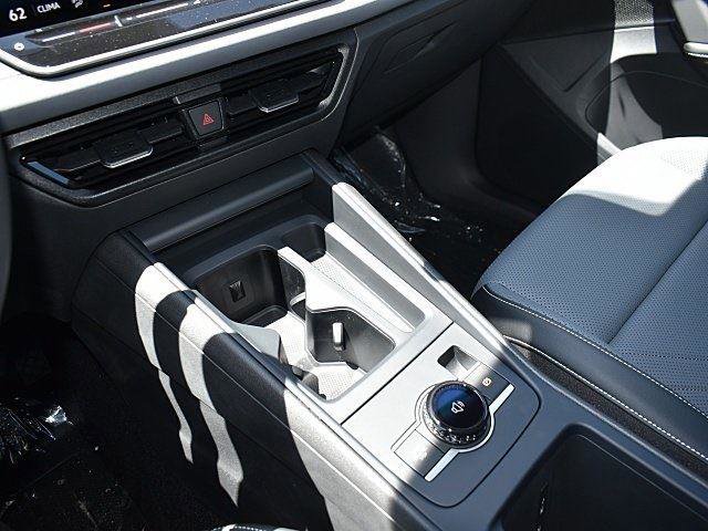 New 2025 Volkswagen Tiguan SE image 12