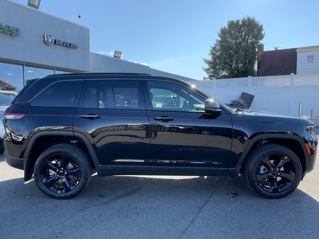 New 2026 Jeep Grand Cherokee Limited w/ Limited Altitude Package image 8