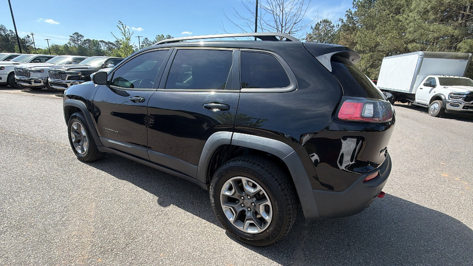 Used 2019 Jeep Cherokee Trailhawk image 10