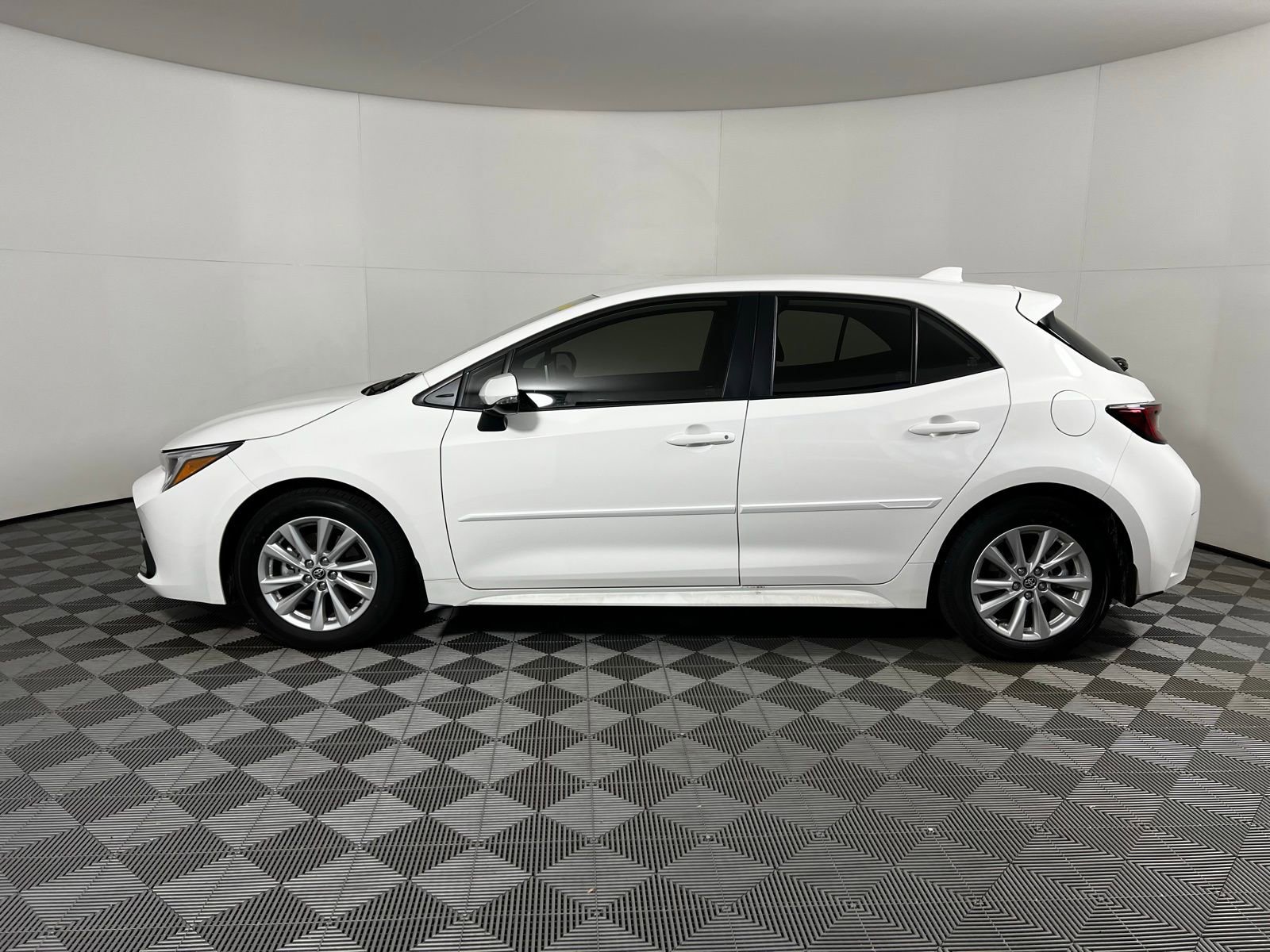 Certified 2025 Toyota Corolla SE w/ SE Package image 8